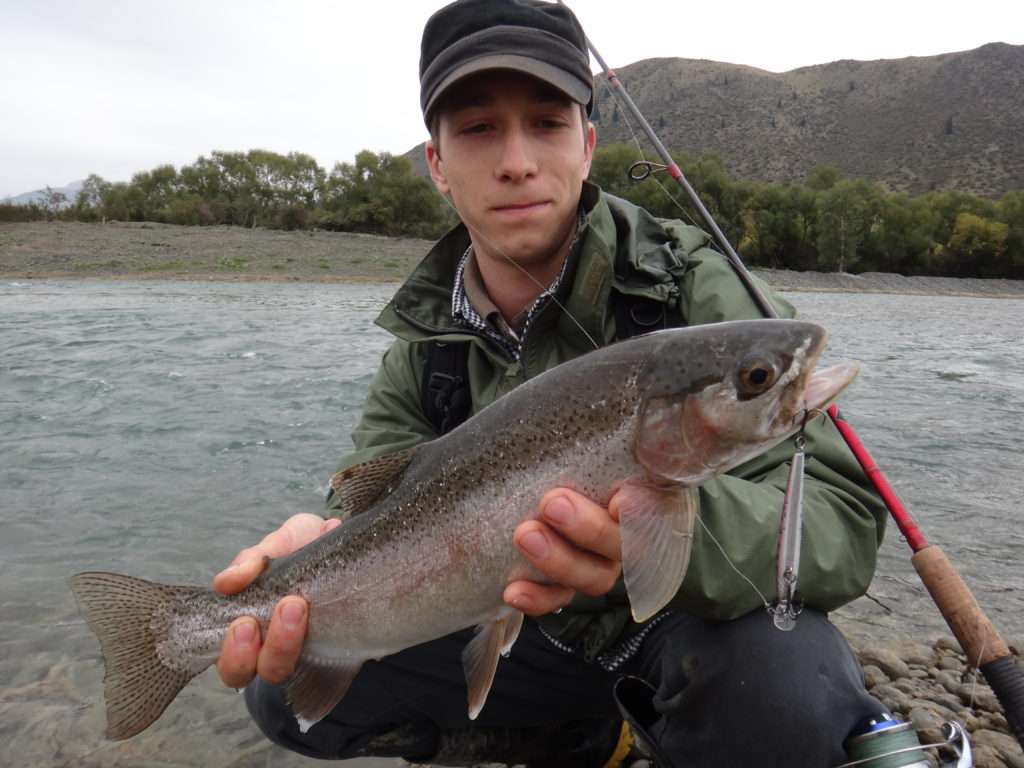 En début de saison, les truites se tiennent prés du fond sur le lit de la rivière