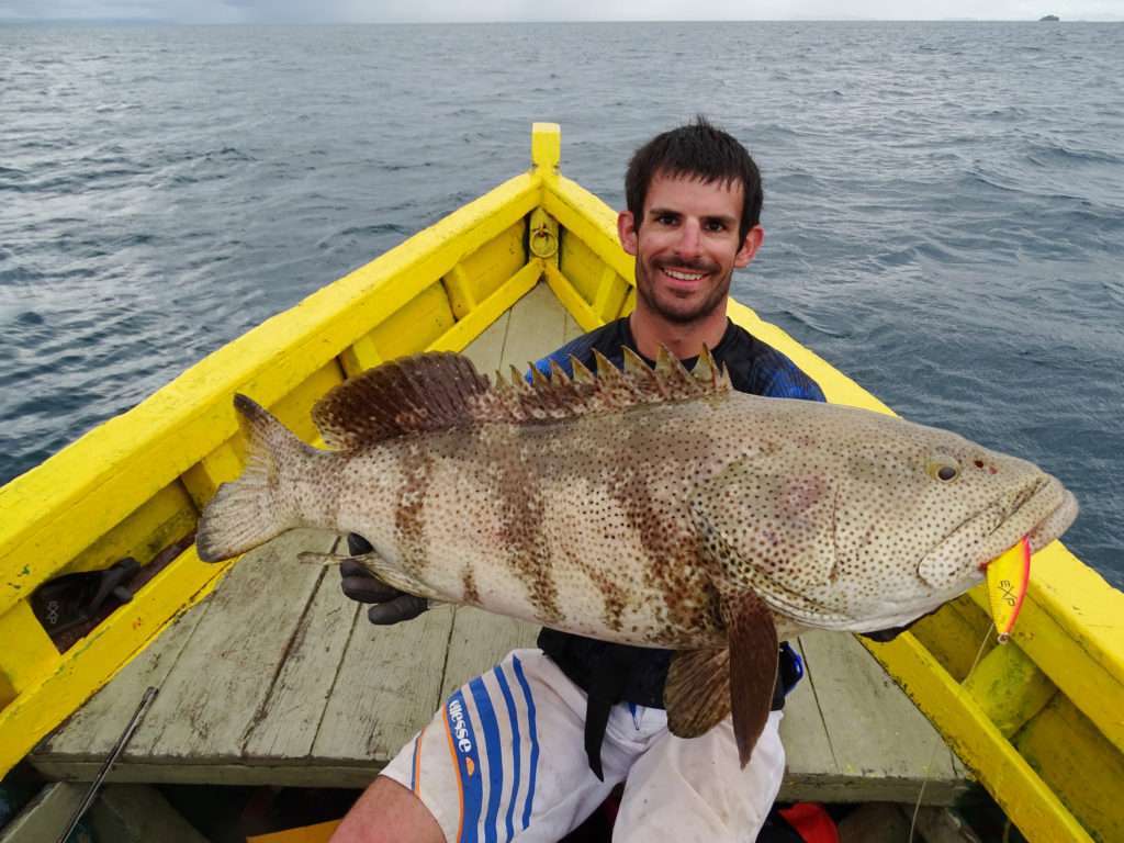 Enorme mérou malabar pris par Etienne en 60 lb au slow jig Funa Enorme mérou malabar pris par Etienne en 60 lb au slow jig Funa