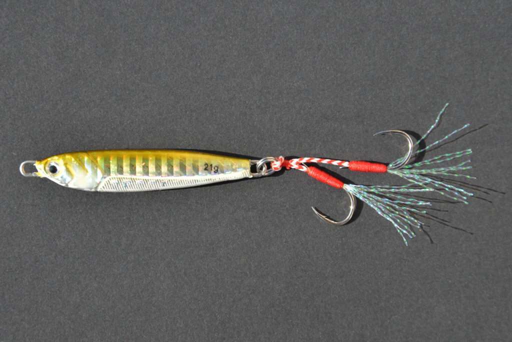 Métal Spot ayu doté d’un assist mini Twin Explorer Tackle en queue