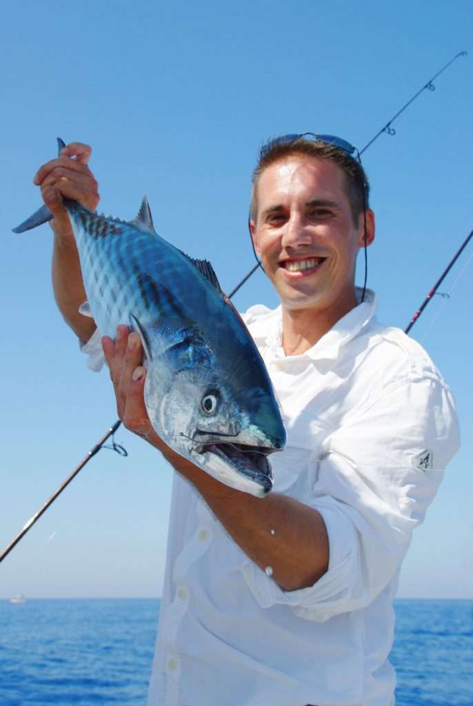 Magnifique pélamide prise au broumé léger avec un circle hook