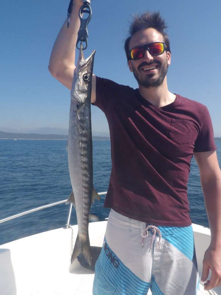 Un bon fish grip tel que le Scale Explorer Tackle permet de tenir un barracuda sans risques Un bon fish grip tel que le Scale Explorer Tackle permet de tenir un barracuda sans risques