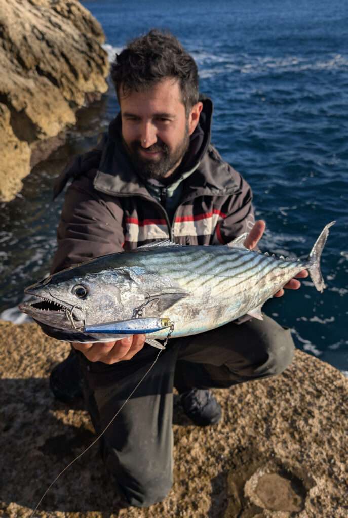 Canne Hi-tide SSD avec un jig minnow Hydro Monster Shot Yo-Zuri : top en shore jigging ! 